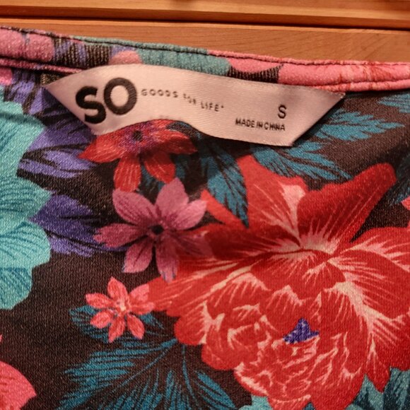 SO Goods For Life Womans Small Beautiful Floral Top Junior - Picture 3 of 13